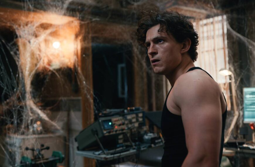 Tom Holland Sparks Viral Debate With Bold Claim About Spider-Man & Robert Pattinson's Batman
